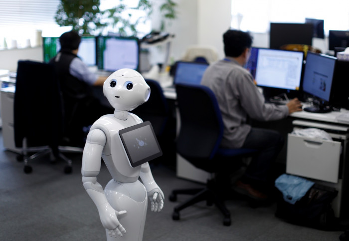 Искусственный интеллект в офисе. Три профессии, где роботы заменят людей
